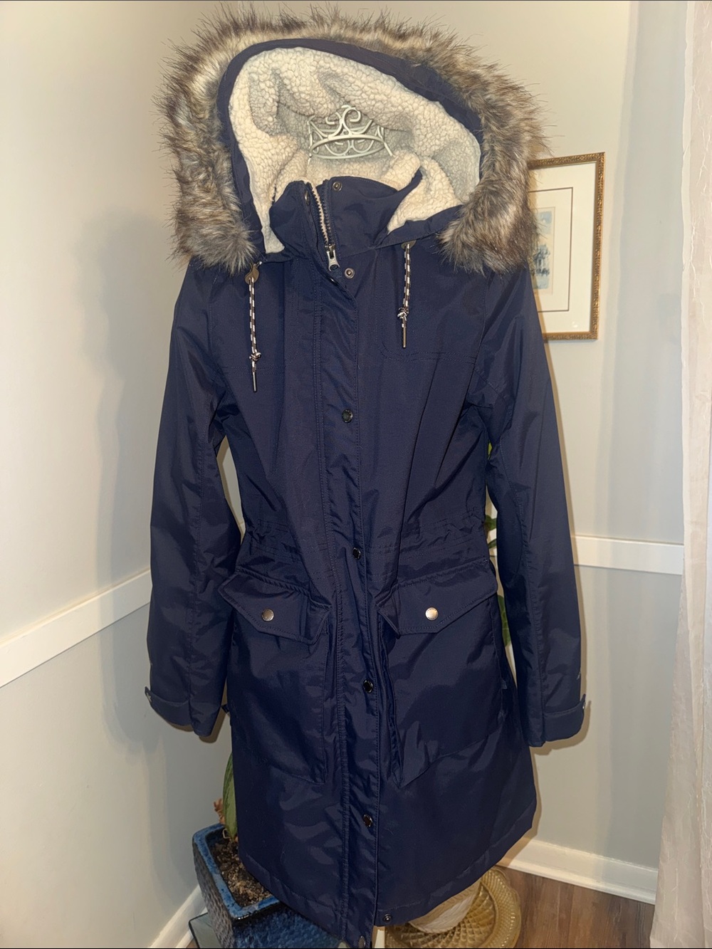 Eddie Bauer Navy Hooded Parka with Faux Fur Trim EUC!